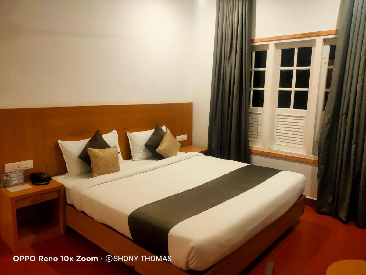 Agincourt Kuttikkanam Hotel Pīrmed Екстериор снимка