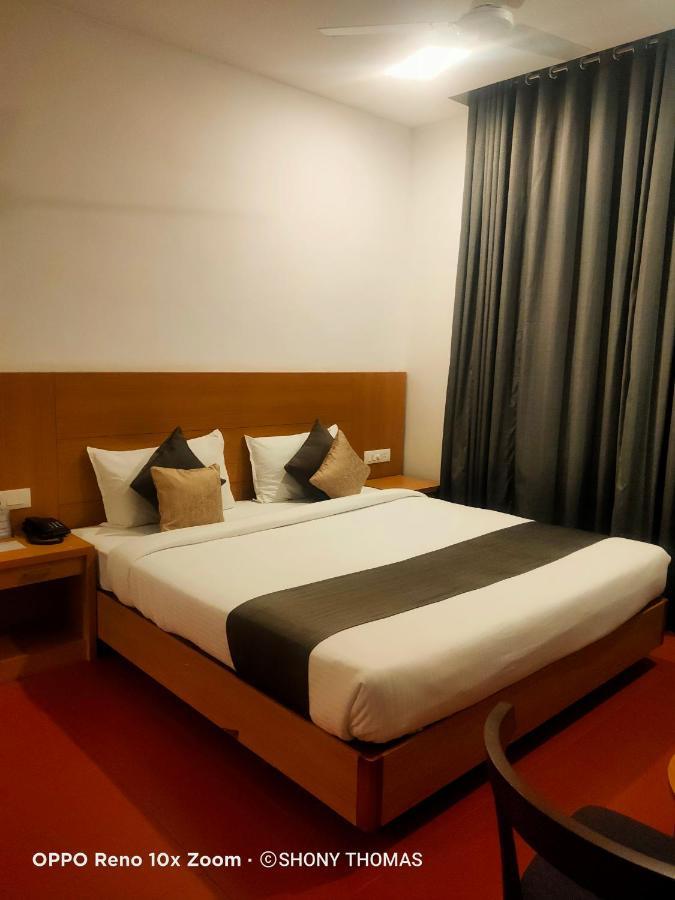 Agincourt Kuttikkanam Hotel Pīrmed Екстериор снимка